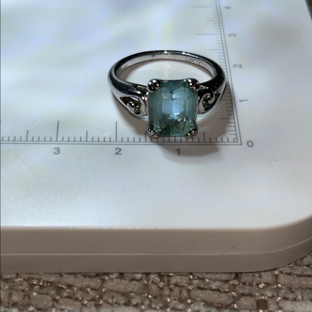 🌊 Elegant Vintage Avon Blue Stone Ring – Size 7